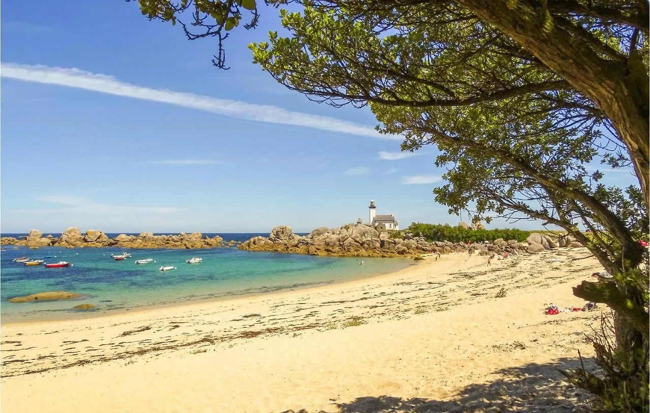 Semesterbostad Cozy Home In Brignogan-Plages With Kitchen